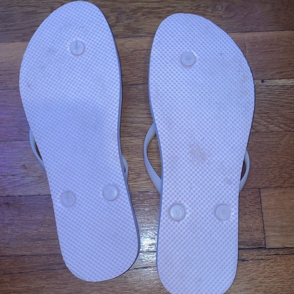 Women’s Size 10 Pink OldNavy Flip flops - Picture 2 of 4